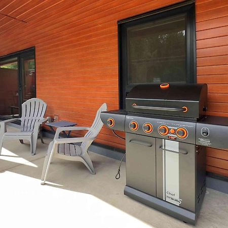 Al'S Escape By Revelstoke Vacations Appartement Buitenkant foto