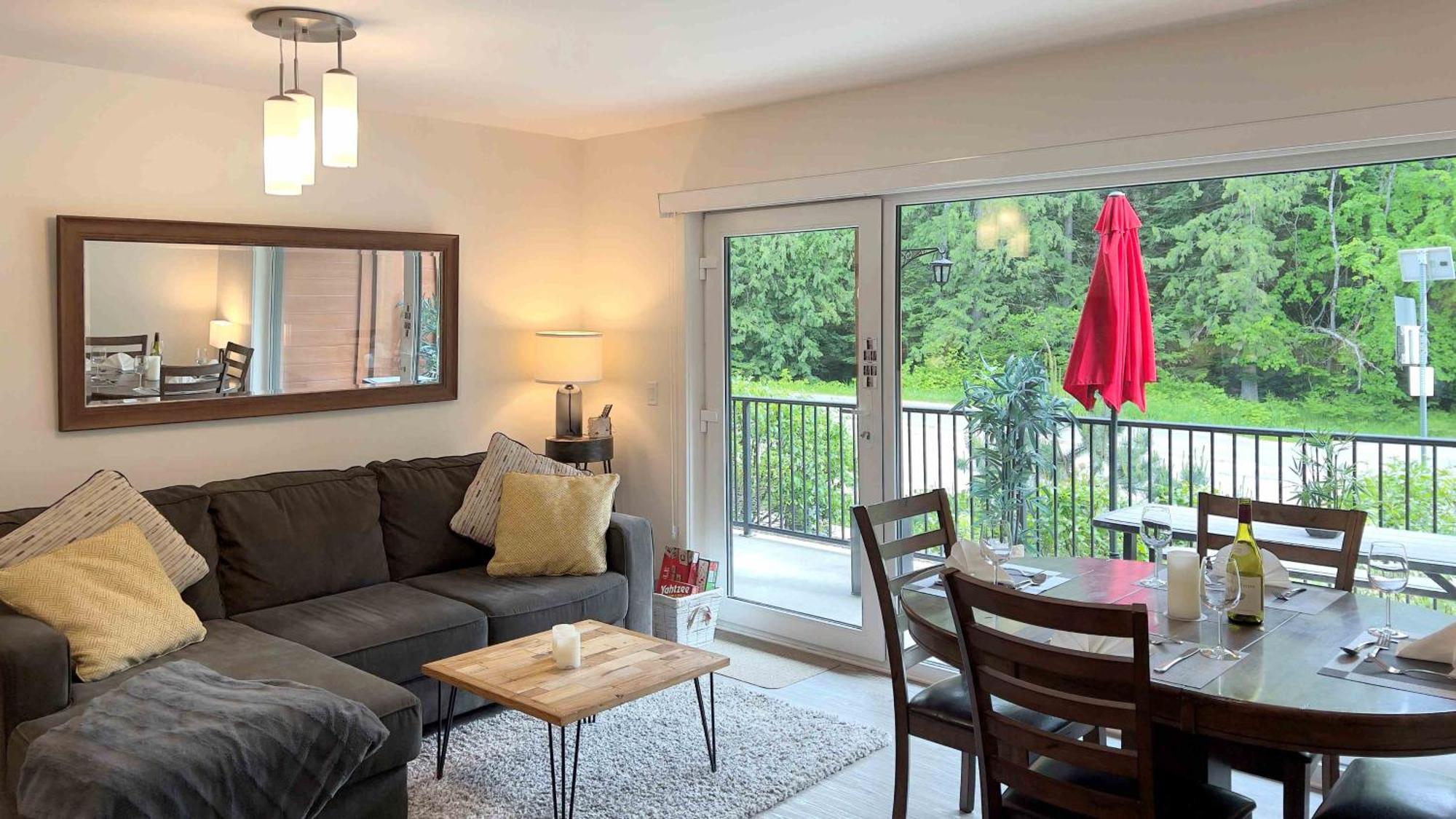 Al'S Escape By Revelstoke Vacations Appartement Buitenkant foto