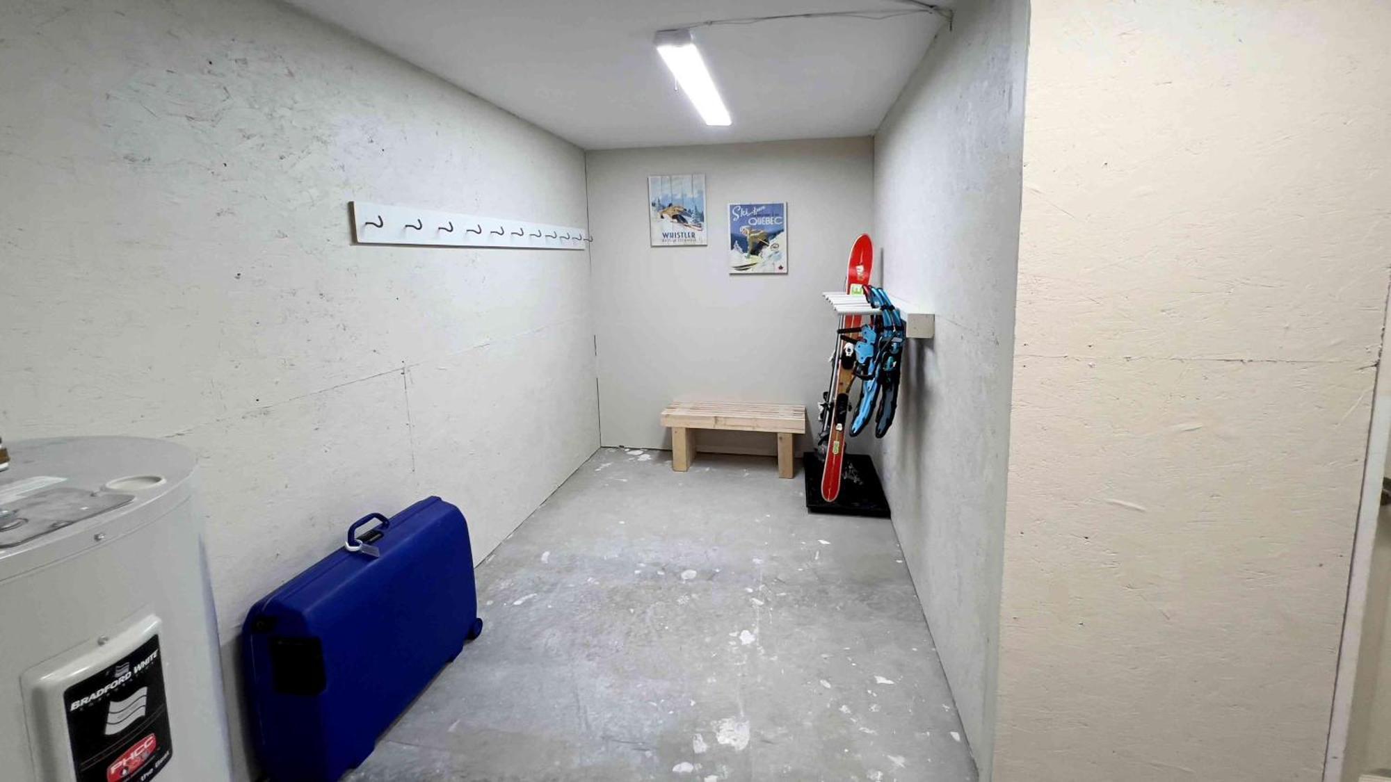 Al'S Escape By Revelstoke Vacations Appartement Buitenkant foto